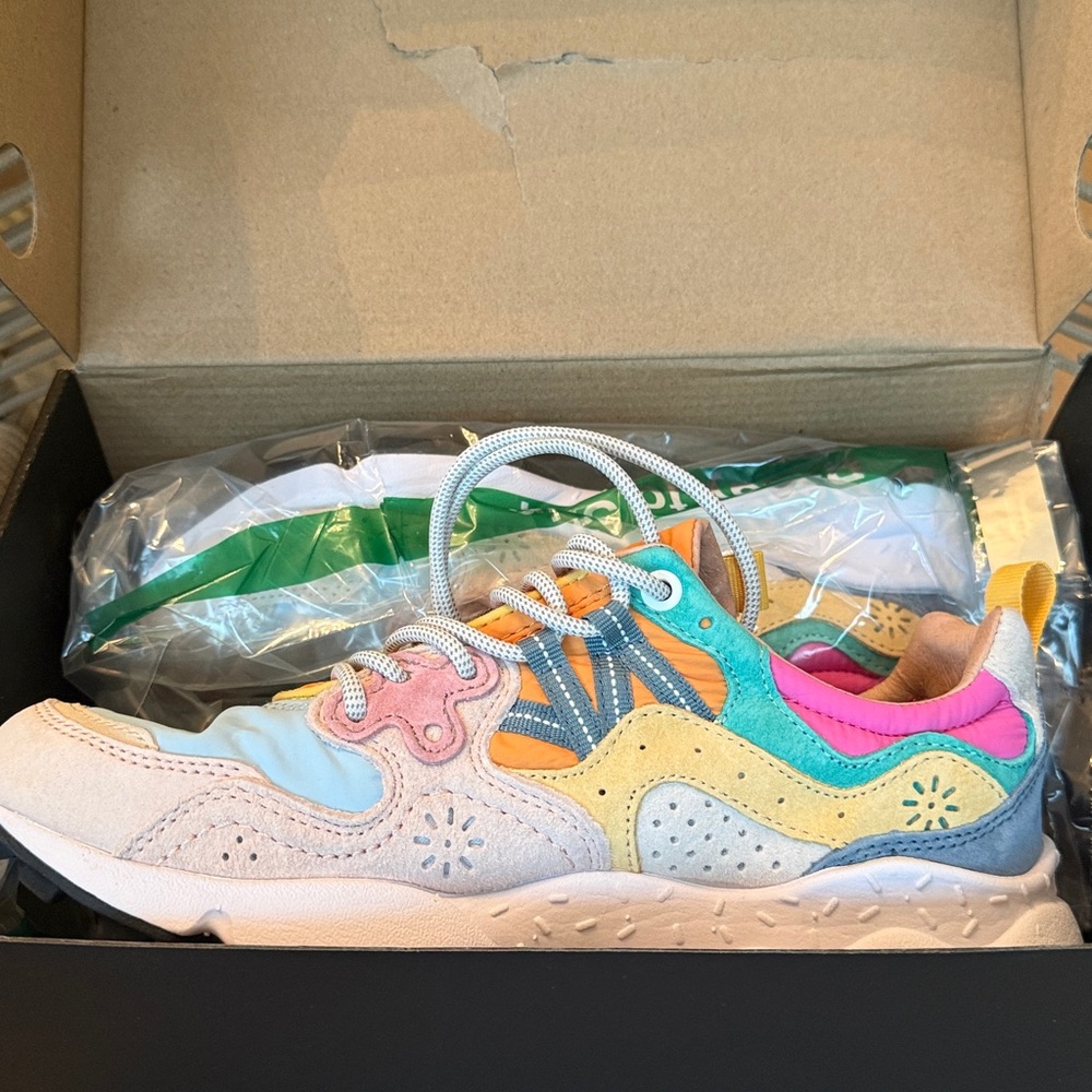 NWT Flower Mountain Yamano 3 Sneaker